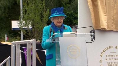 The Queen in Tweedbank