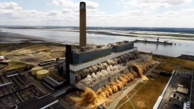 Demolition of the Kingsnorth Power Station turbine hall