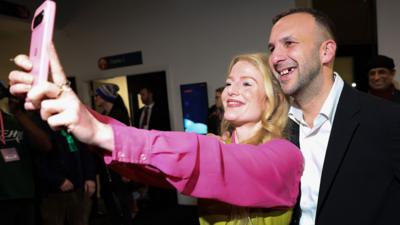  Hannah Spencer takes a selfie with Green Party Leader Zack Polanski