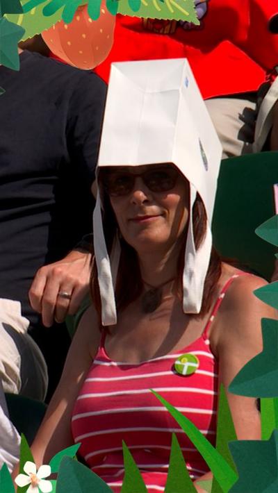 Wimbledon fan wears bag over her head