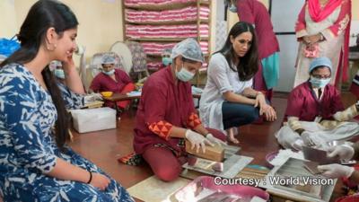 Meghan Markle with the Myna Mahila charity in India