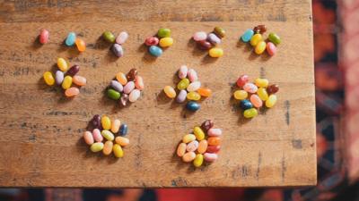 Progressively larger piles of jelly bean sweets