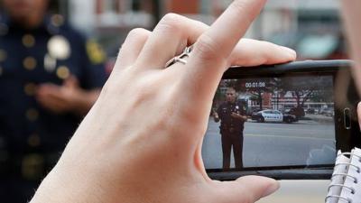 Smartphone films police