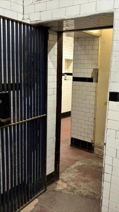 Leeds town hall prison cells