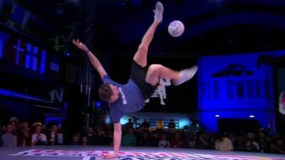 Freestyle footballer