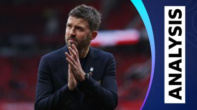 Michael Carrick clapping the Manchester United fans
