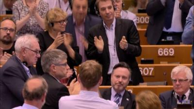 Alyn Smith receives a standing ovation in the European Parliament