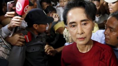 Myanmar"s National League for Democracy (NLD) party leader Aung San Suu Kyi arrives to cast her ballot during the general election in Yangon November 8, 2015