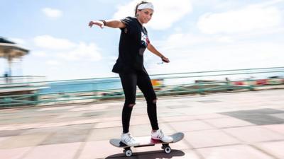 girl-rides-on-the-electric-skateboard-she-invented