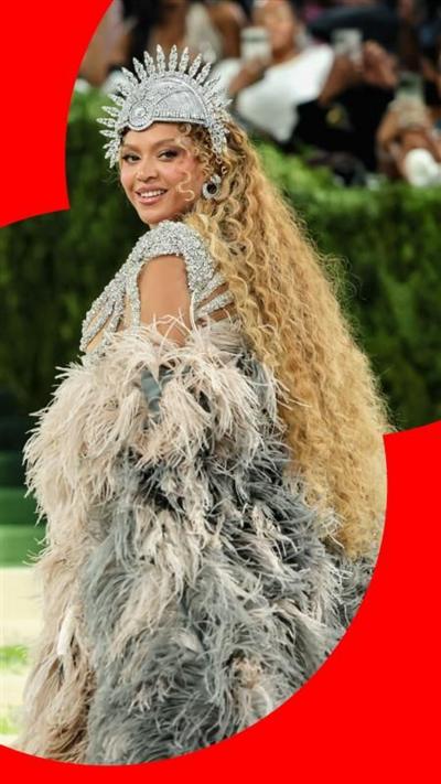 Beyoncé poses for photo on Met Gala carpet, wearing silver outfit