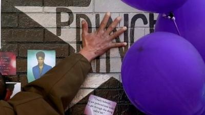 Balloons and Prince star