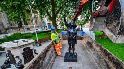 BLM statue being removed