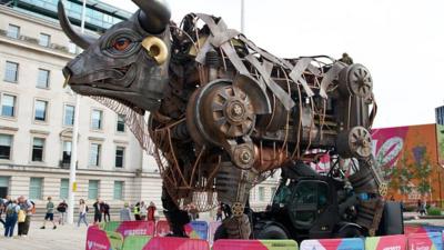 The bull in Centenary Square