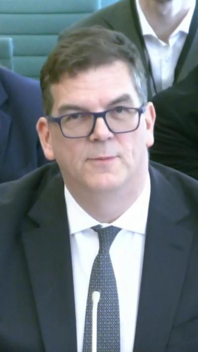 Olly Robbins speaking to MPs