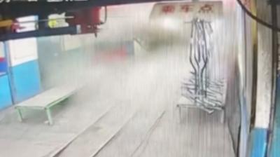 Moment of gas explosion at coal mine in China