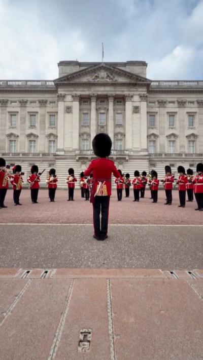 Guards in red gear outside Buckingham Palace.