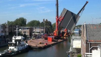 Crane collapsing