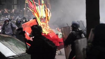 Police confront protesters in Paris, 26 May