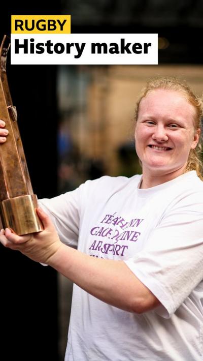 Aoife Wafer with the Women's Six Nations Player of the Championship award