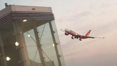 Air Berlin plane does "lap of honour"