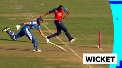 Axar Patel runout by Jofra Archer