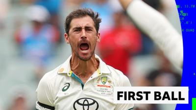 Mitchell Starc celebrates