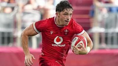 Dan Edwards runs in to score against Japan