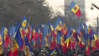 Protesters with Moldovan flags