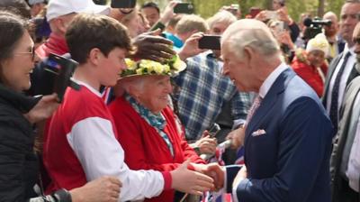 Margaret shaking the King's hand