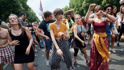 Anti-AfD protesters fight back with techno rave