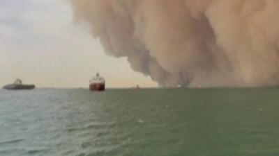 Sand and dust engulfs Suez Canal