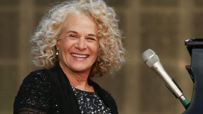 Watch excerpts of Carole King playing her classic album Tapestry to an audience of 65,000 people in London's Hyde Park.