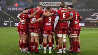 Scarlets huddle