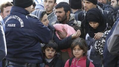 Migrants waiting to enter Macedonia from Greece