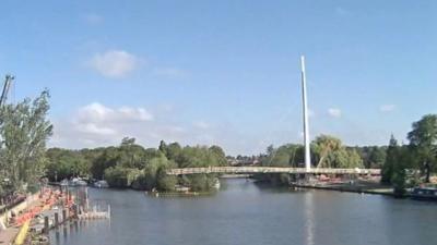 River Thames cycle bridge