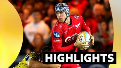 Tom Rogers attacks for Scarlets