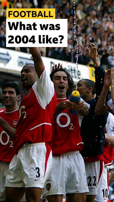 Arsenal celebrate winning the 2003/04 Premier League title