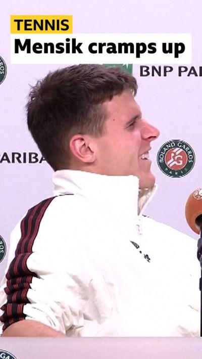 Jakub Mensik cramps up in presser