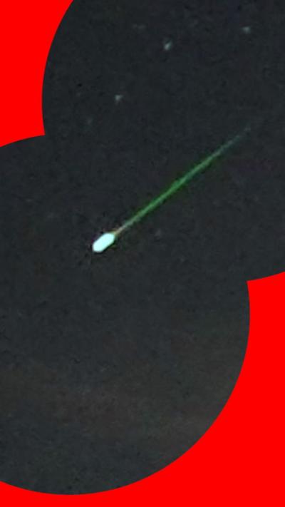 Meteor streaks across sky 