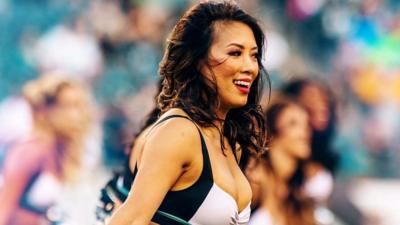 Snow, a Philadelphia Eagles cheerleader