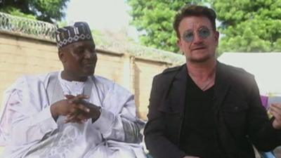 Aliko Dangote (l) and Bono