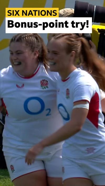 Mia Venner scoring try with her England teammates celebrating