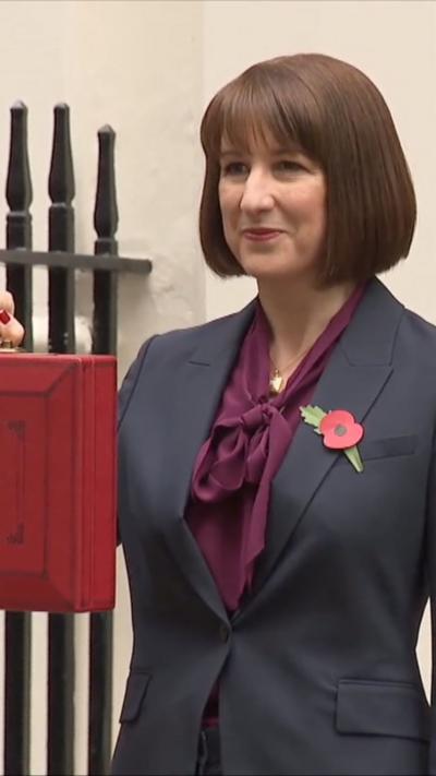 Alternative description
Rachel Reeves wearing burgundy blouse and grey blazer