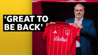 Ange Postecoglou holding Nottingham Forest shirt