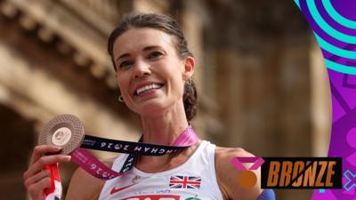 Abbie Donnelly of Great Britain with bronze medal