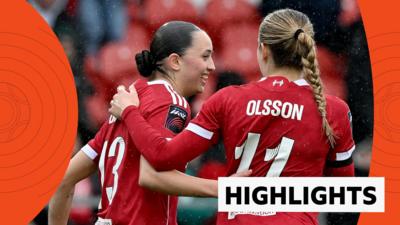 Mia Enderby celebrating with Beata Olsson