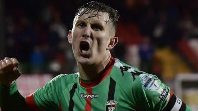 Glentoran celebrate late win over Linfield