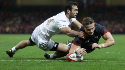 Hallam Amos scores a try for Wales