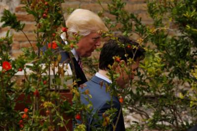 Donald Trump (L) with Justin Trudeau in Taormina, 26 May