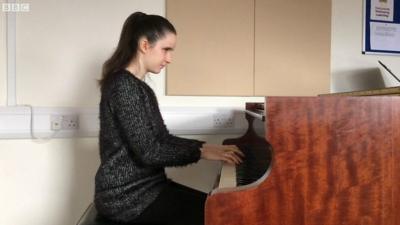 Zoe Dixon playing the piano